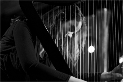 Aurélie BARBÉ, harpiste électrique, compositrice - Agrandir l'image 4 sur 4, fenêtre modale
